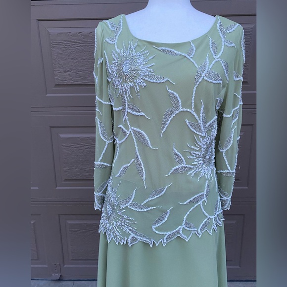 J Kara Women's Scoop Neck with 3/4 Sleeve Beaded Top Long Formal Dress - Picture 2 of 16